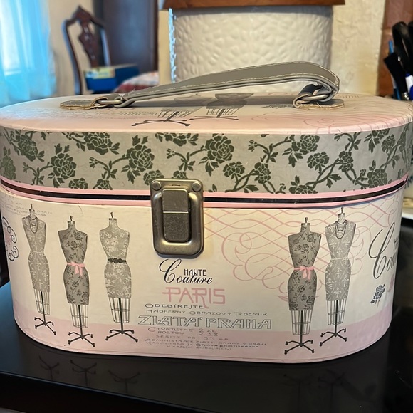 Other - Jewelry container/carrier